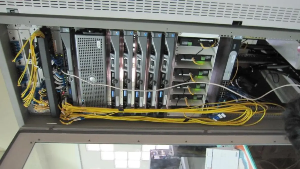 งานเดินสายและจัดเก็บสายในตู้ Patch Panel